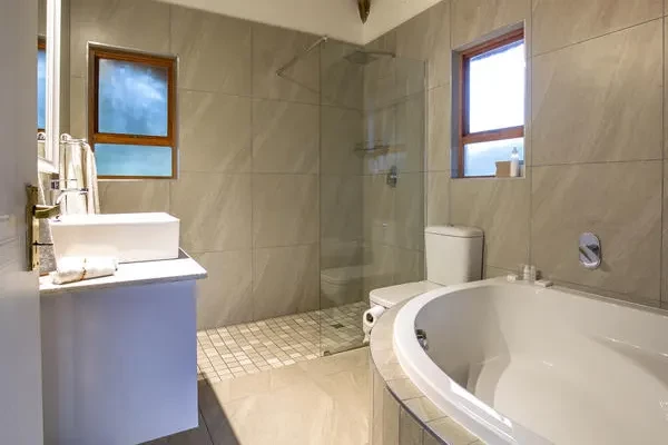 Montusi Mountain Lodge Bathroom