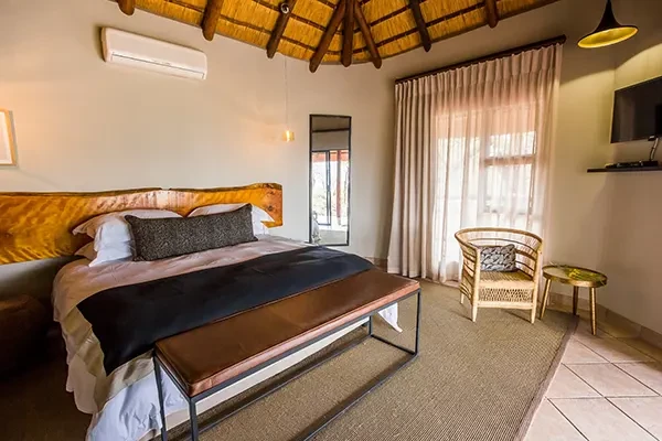 Mpeti Lodge Delux Suite King Size Bed
